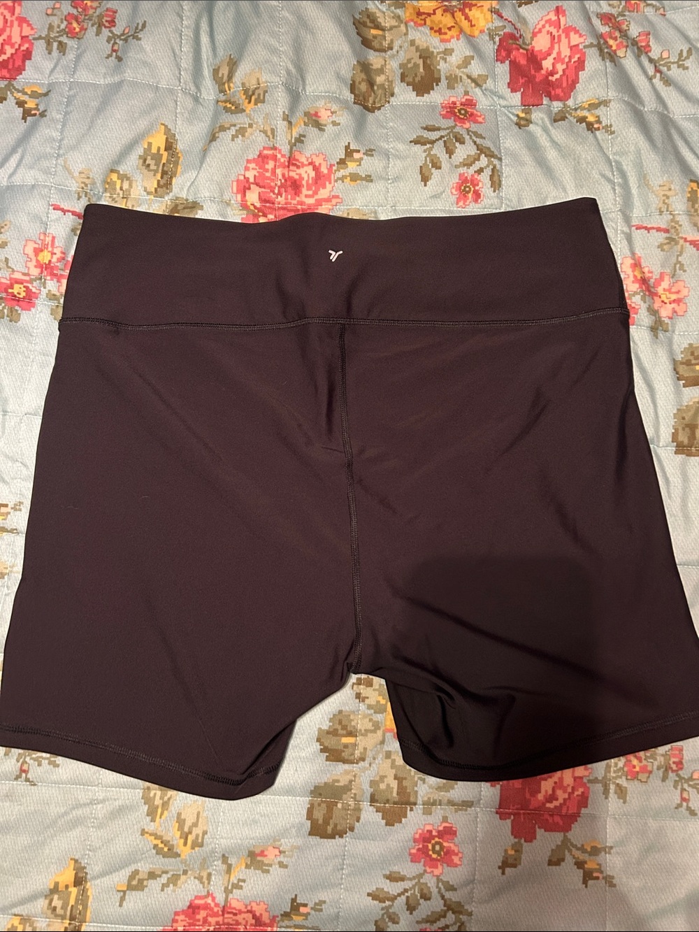 Old Navy Women's Black High-Rise Bike Shorts - Picture 3 of 3